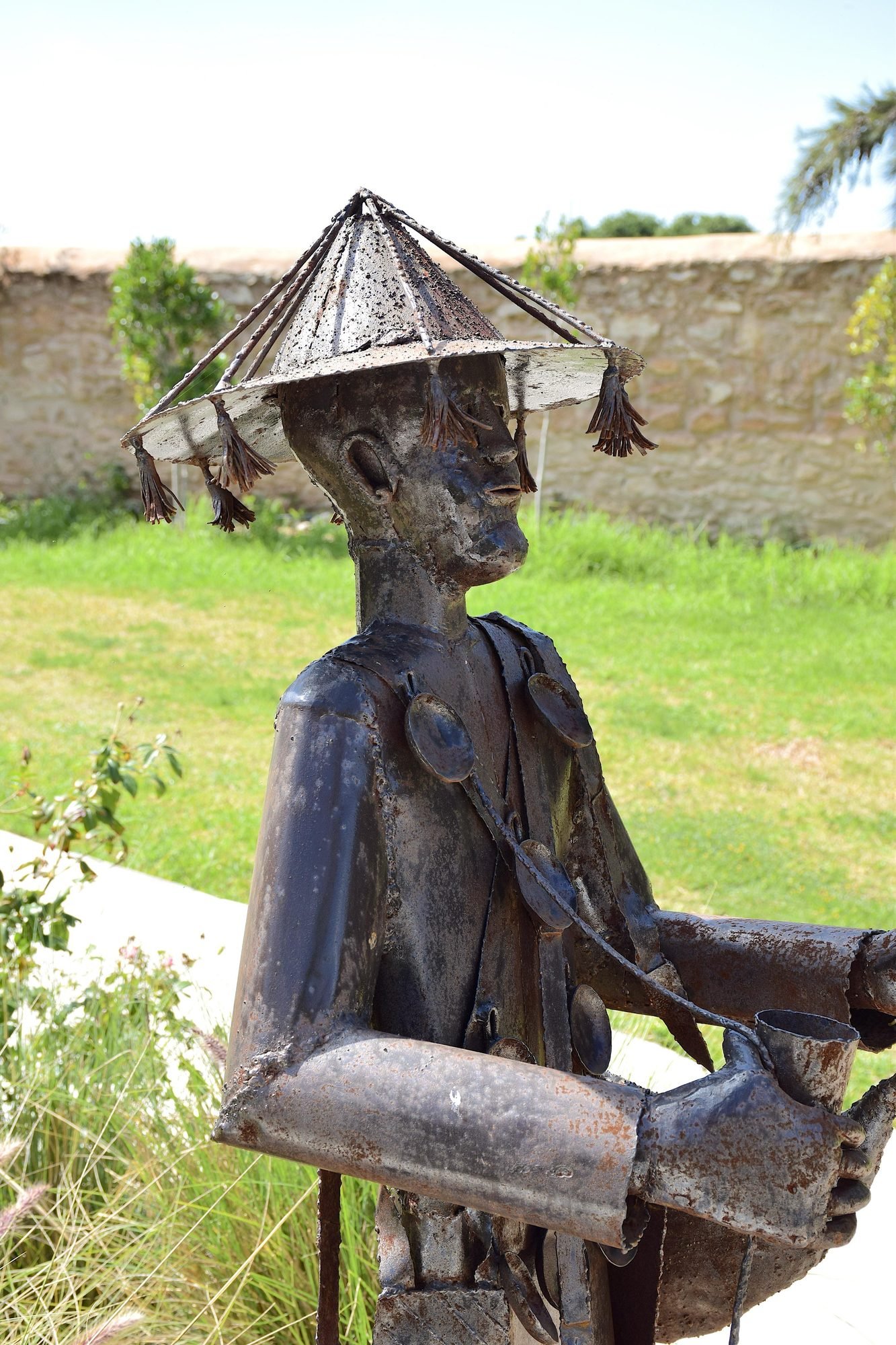 Sculpture dans le jardin clos de la villa Octagon